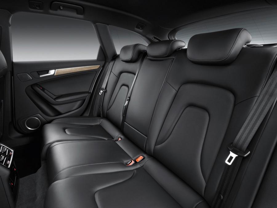 Интерьер Audi A4 Allroad 3.0 TDI Quattro (B8, 8K) 2012 года  (фото 7 из 12)